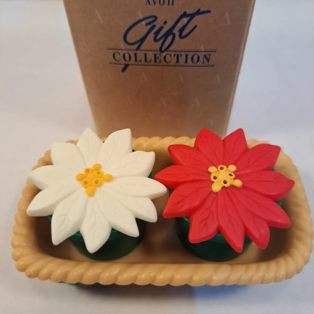 Avon Poinsettia Salt And Pepper Shakers On A Tray - Red And White